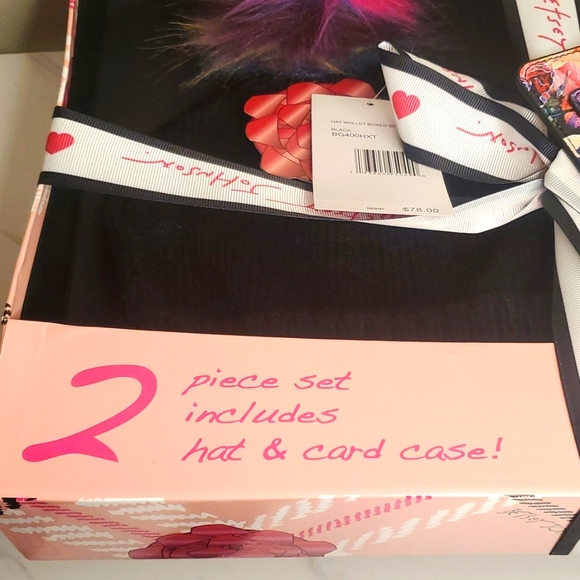 Betsey Johnson Gift Set Hat and Card Case Floral - Picture 9 of 11